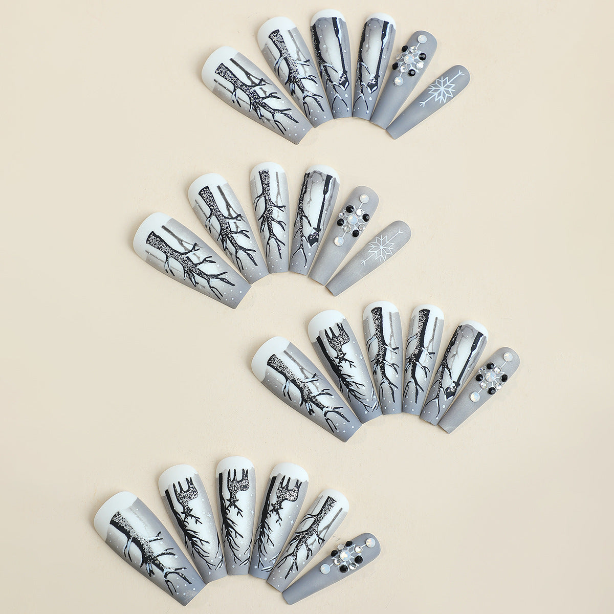Modisches Press-On-Nagel-Set mit elegantem Winterbaum-Design Brehn