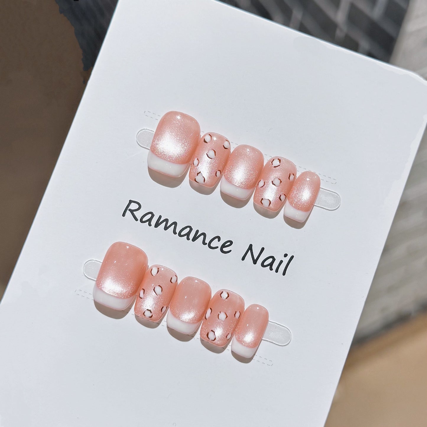 Elegantes Press-On Nagelkunst Set Brehn