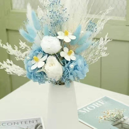 Künstlerischer getrockneter Blumenstrauß