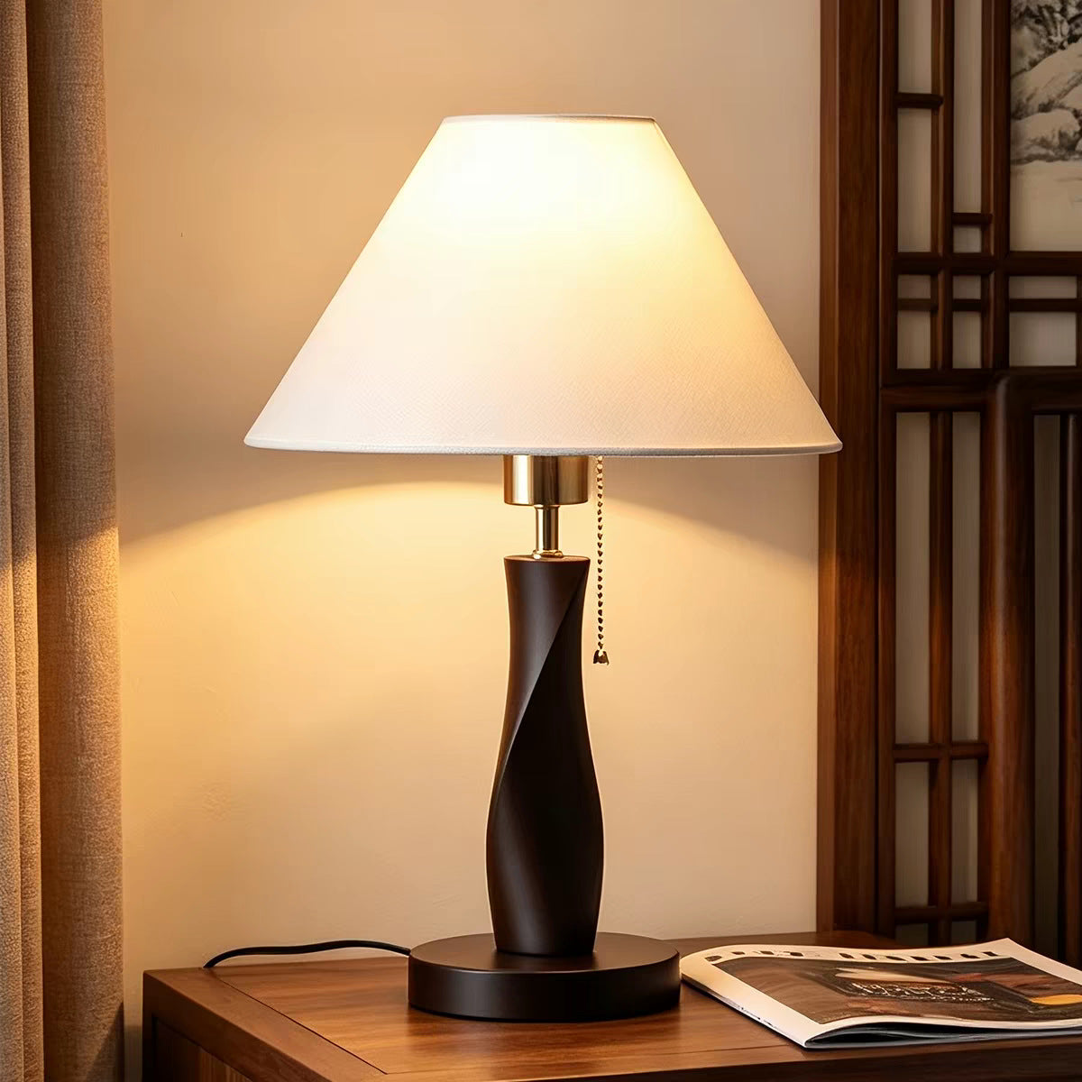 Elegante gedrehte Basistischlampe