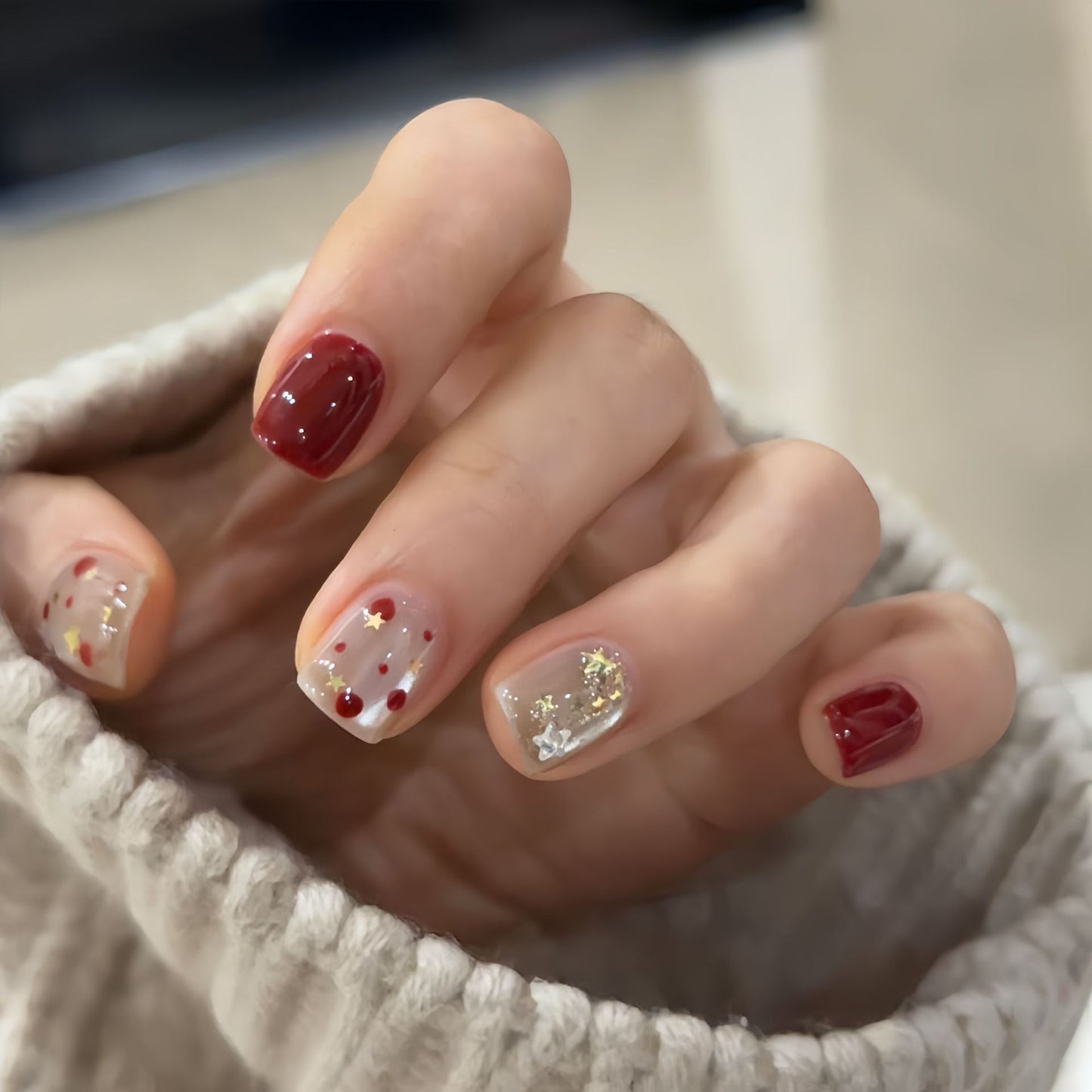 Kunstnagelset mit Funkelnden Glitzerdetails und Kreativen Motiven Brehn