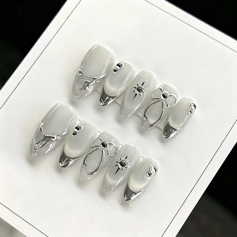 Künstlerische French Tip Nagelverlängerungen Brehn