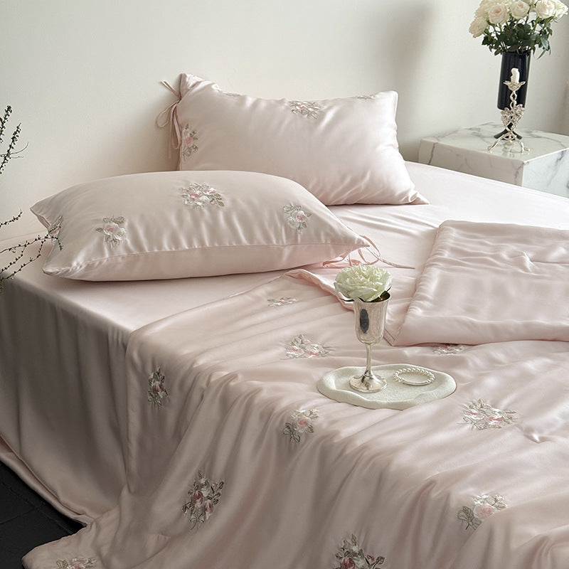 Luxuriöses Satin-Bettwäsche-Set mit zarter Rosenstickerei Brehn