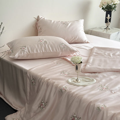 Luxuriöses Satin-Bettwäsche-Set mit zarter Rosenstickerei Brehn