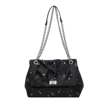 Stylische Handtasche mit Kettenakzenten