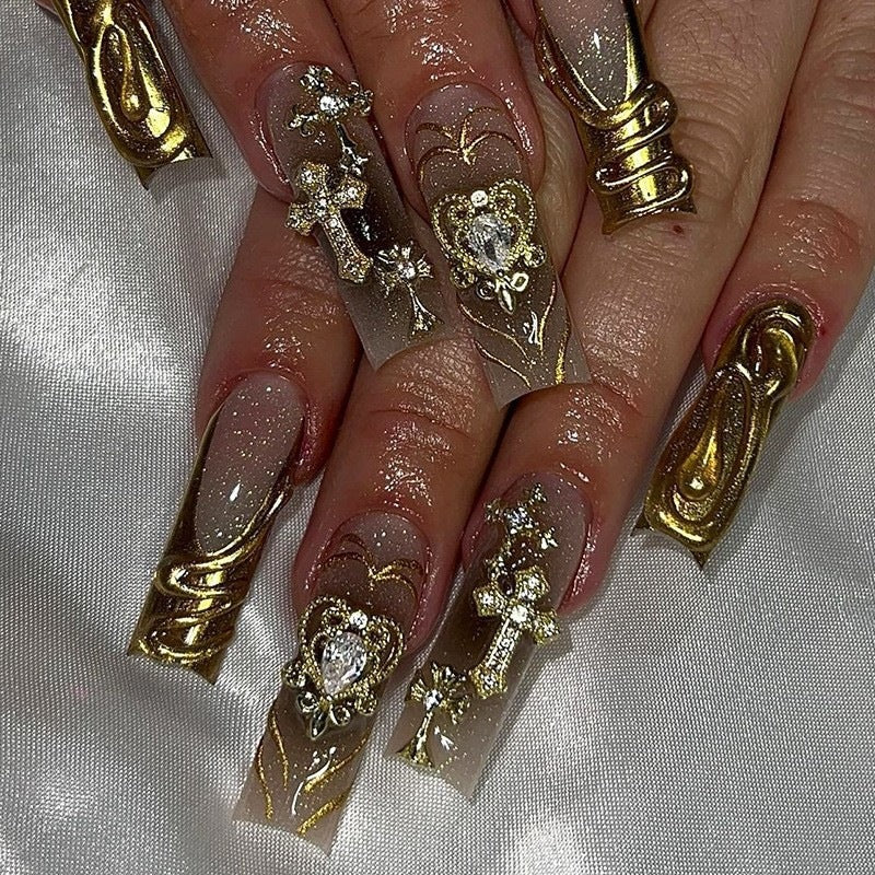 Künstliches Nail Art Set mit verspieltem Blumendesign und glitzernden Akzenten Brehn