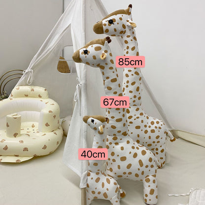 Handgemachte Leinenkaninchenpuppe mit kariertem Baumwollkleid