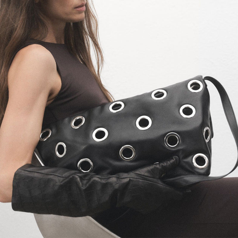 Ösen Akzentierte Schultertasche