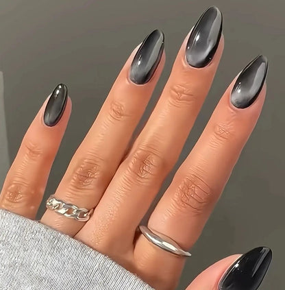 Glänzende Stiletto-Nagelerweiterungen Brehn