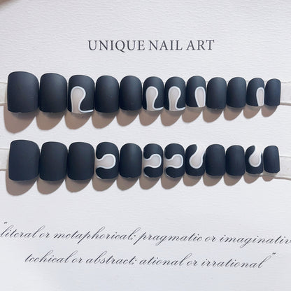 Einzigartiges Mattes Press-On Nagelset