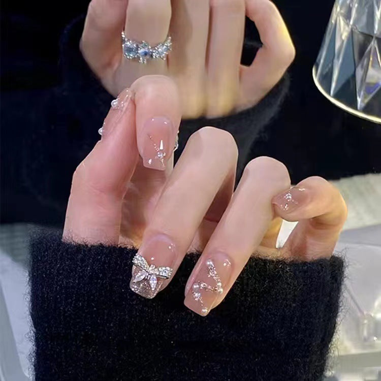 Glamouröse Glitter-Kunstnägel mit Schmetterlingselement Brehn