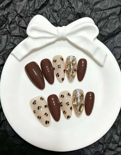 Künstlerisches Press-On Nagelset mit Strass und Leopardenmuster