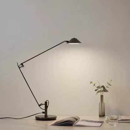 Höhenverstellbare Tischlampe mit Task-Beleuchtung