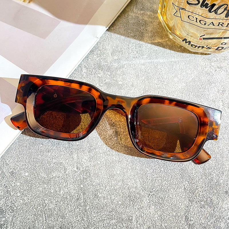 Damen modische Sonnenbrille mit auffälligem Design Brehn
