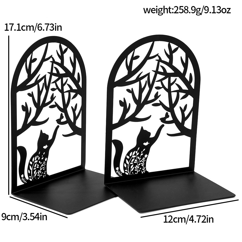 Dekorative Waldsilhouette Buchstützen