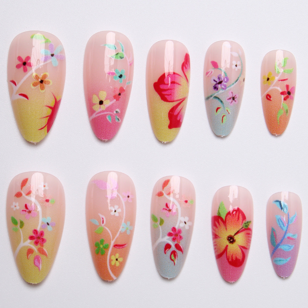 Kunstnagelset mit floralen Design und bunter Farbvielfalt Brehn