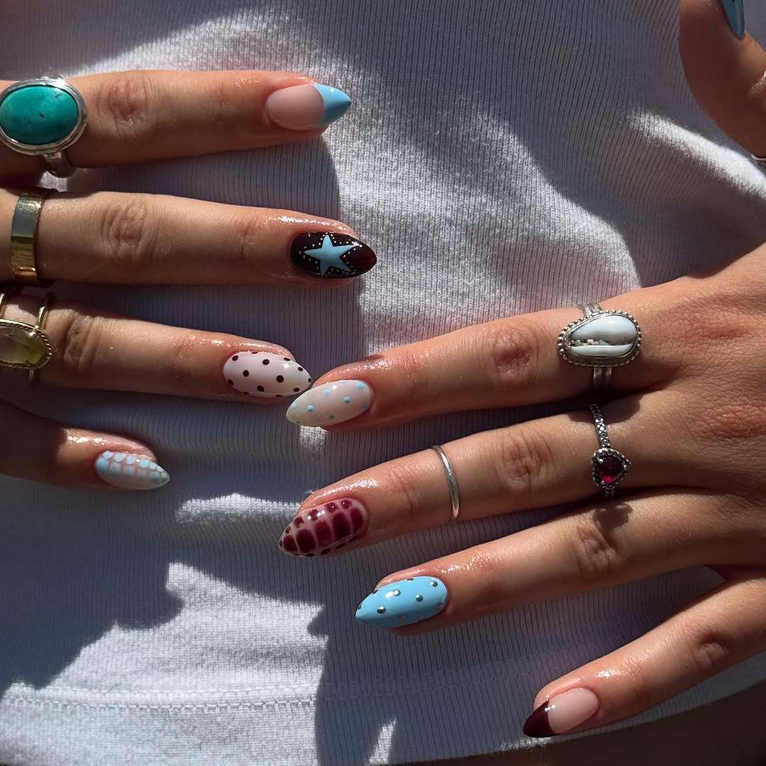 Kunstnagelset mit kreativen Mustern und verspielten Akzenten Brehn