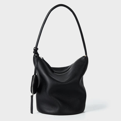 Schluffige genarbte Bucket Hobo Tasche mit gebogenem Reißverschluss und abnehmbarem Münzbeutel
