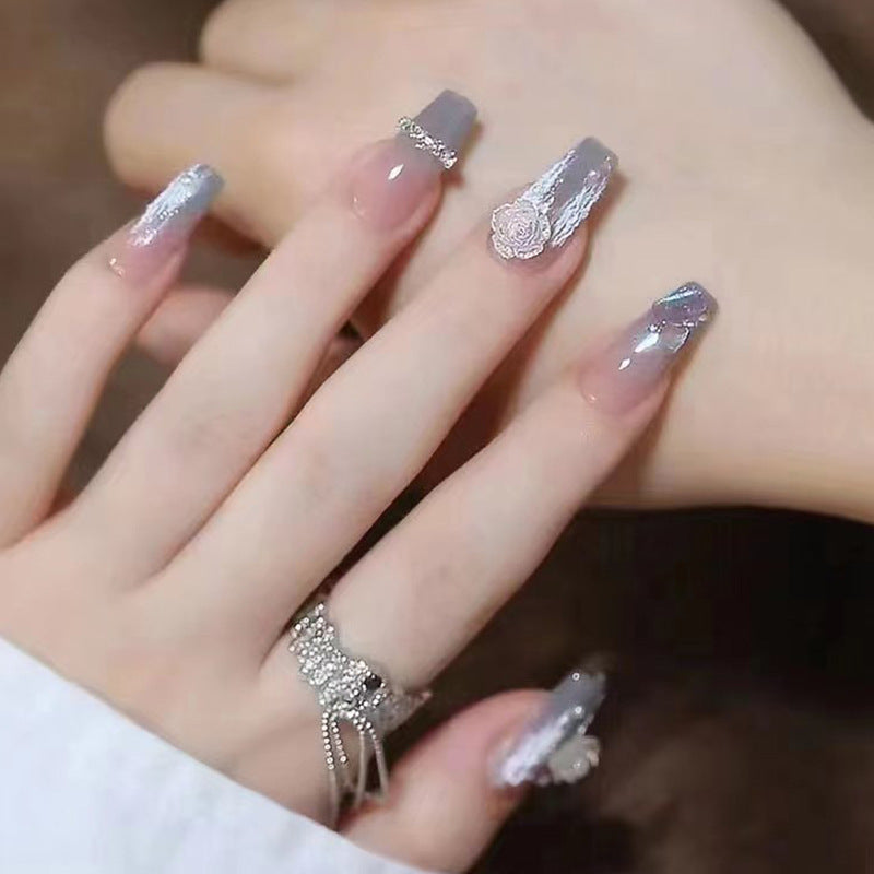 Kunstnagelset mit filigranen Rosen- und Glitzerverzierungen Brehn