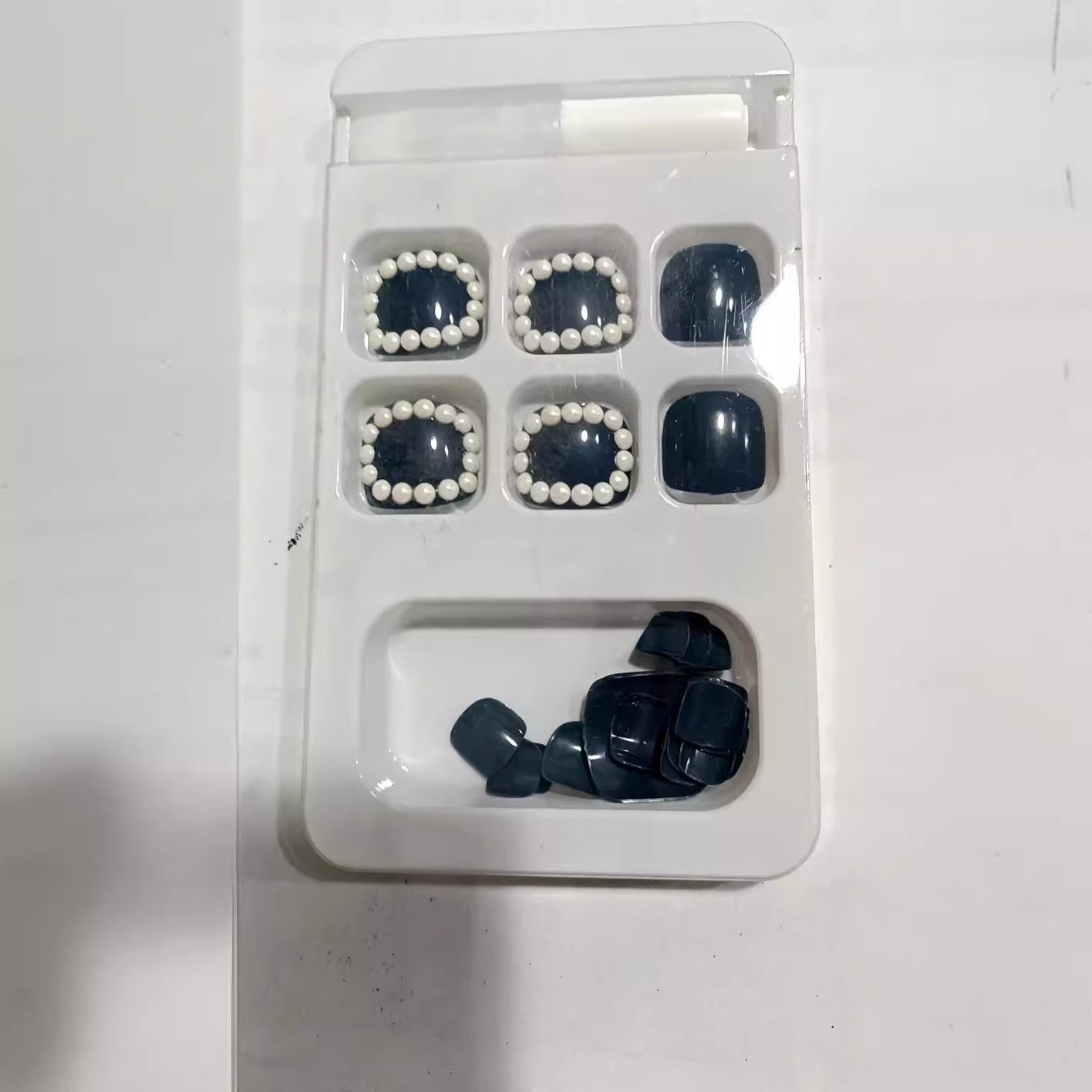 Dekorativer Druck-Nagel-Set mit Perlenakzenten Brehn