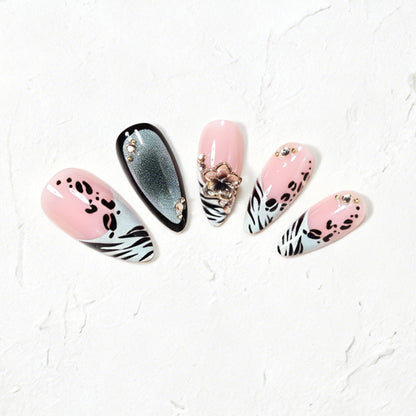 Dekorative Stiletto Nagelkunst Tipps mit floralen Akzenten Brehn