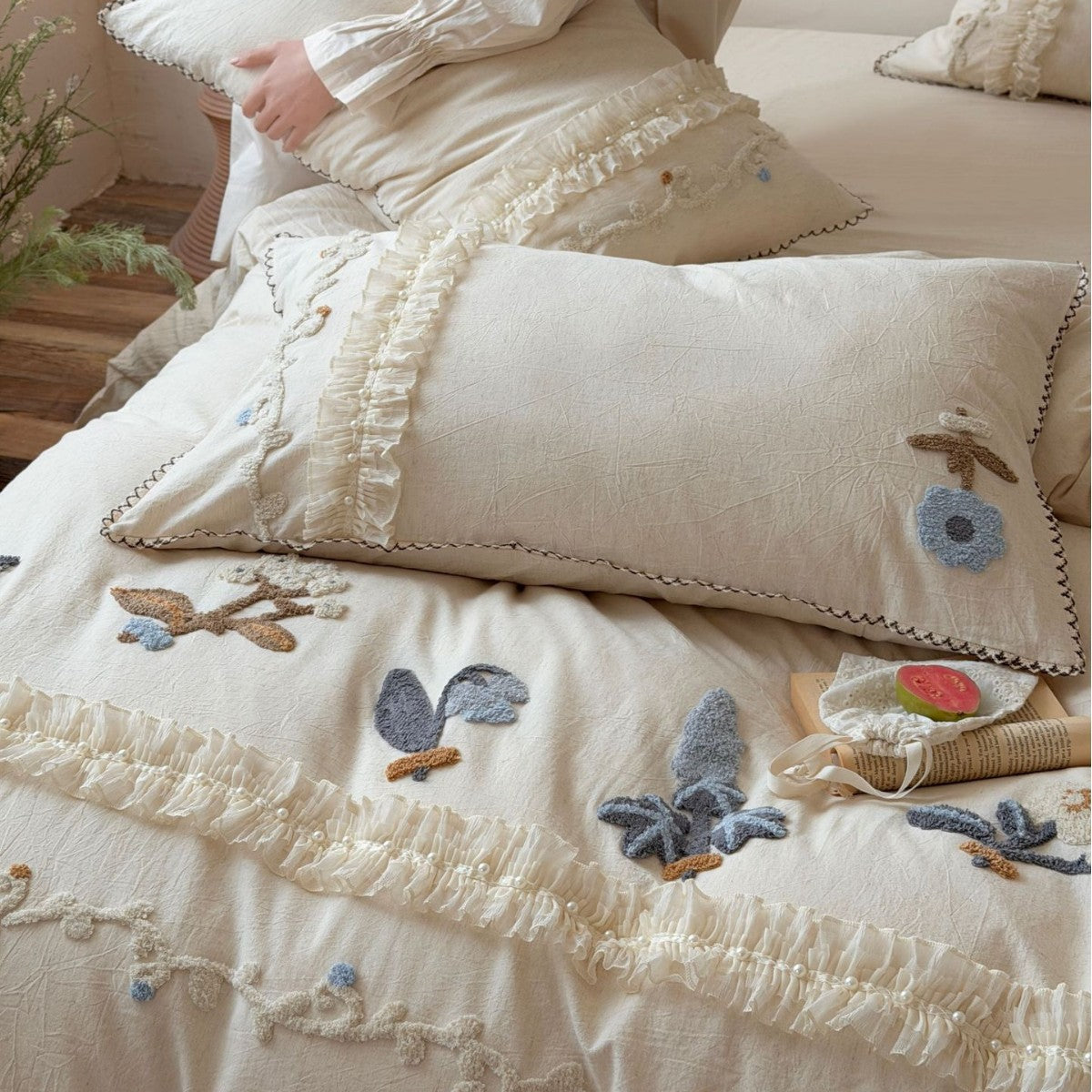 Bestickte Blumenvolant Baumwollbettdeckenbezug Bettwäsche Set