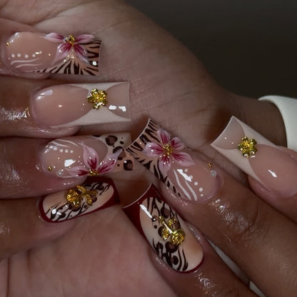 Stylische Blumen- und Tiermotiv-Nagelkunstverlängerungen Brehn