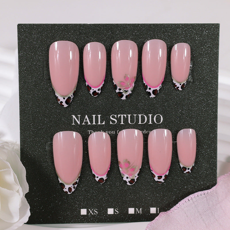 Kunstnagelset mit eleganten Blüten- und Leopardenmuster Brehn