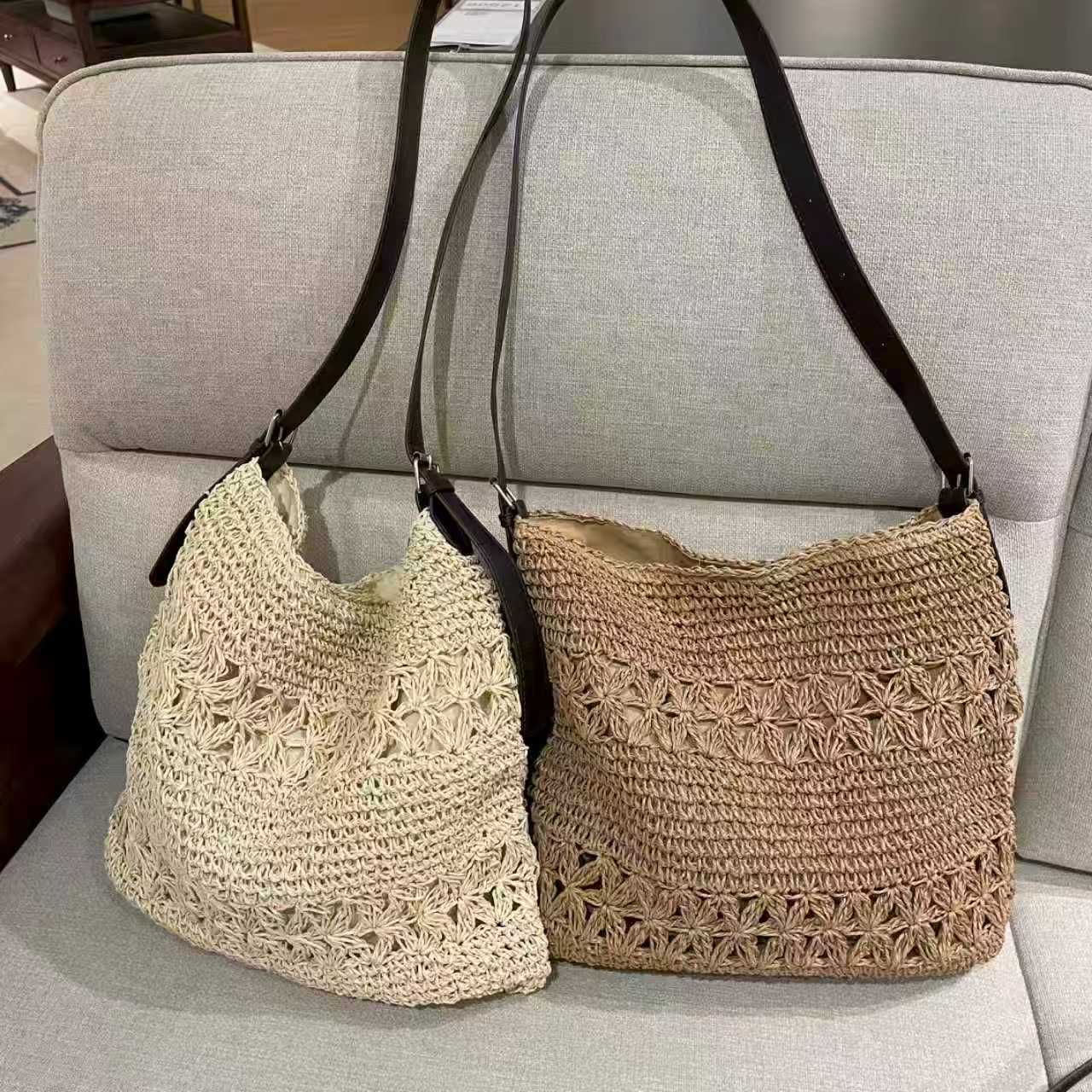 Handtasche Aus Geflochtenem Material mit Verstellbarem Schulterriemen Brehn