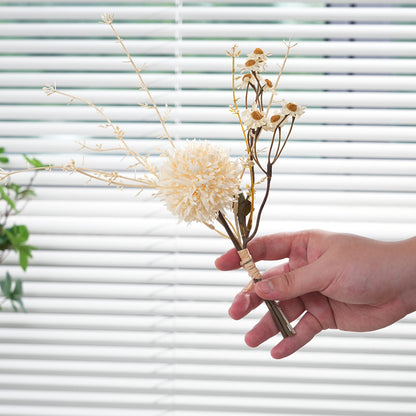 Dekorativem Blumenstrauß