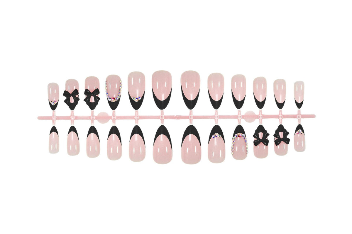 Kunstnagelset mit glamourösem Schleifen-Design und glitzernden Akzenten Brehn