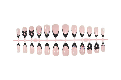 Kunstnagelset mit glamourösem Schleifen-Design und glitzernden Akzenten Brehn