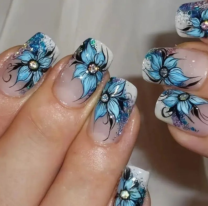 Kunstnägel mit floralen Details Brehn
