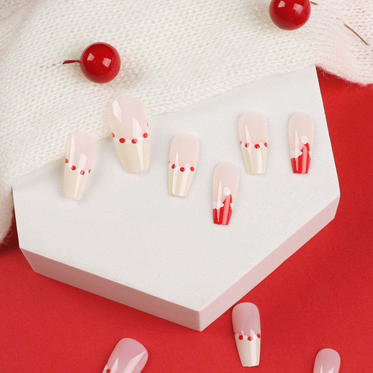 Künstliche Nagelverlängerungen mit festlichem Weihnachtsdesign Brehn
