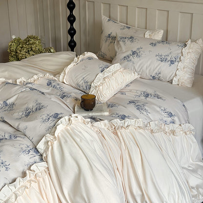 Bettwäsche-Garnitur im Vintage-Floralmotiv mit gerafftem Volant und Schleifen-Kissenhülle