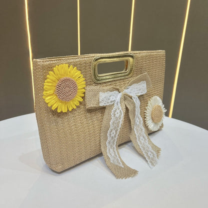 Dekorative Stroh-Clutch
