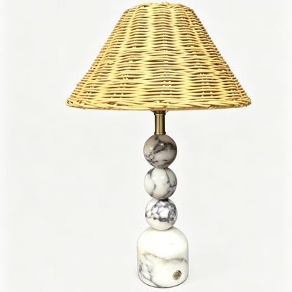Künstlerische Marmor- und Rattantischlampe