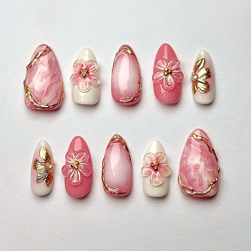 Kunstnagelset mit eleganten Blüten- und Glitzerdetails Brehn