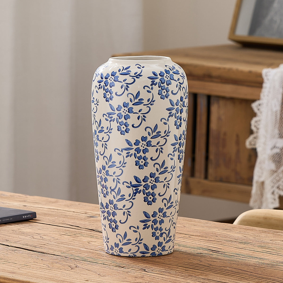 Elegante Keramikvase im Blumenmuster Brehn