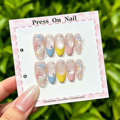 Künstlerisches Press-On Nägel Set mit tropischen und floralen Akzenten