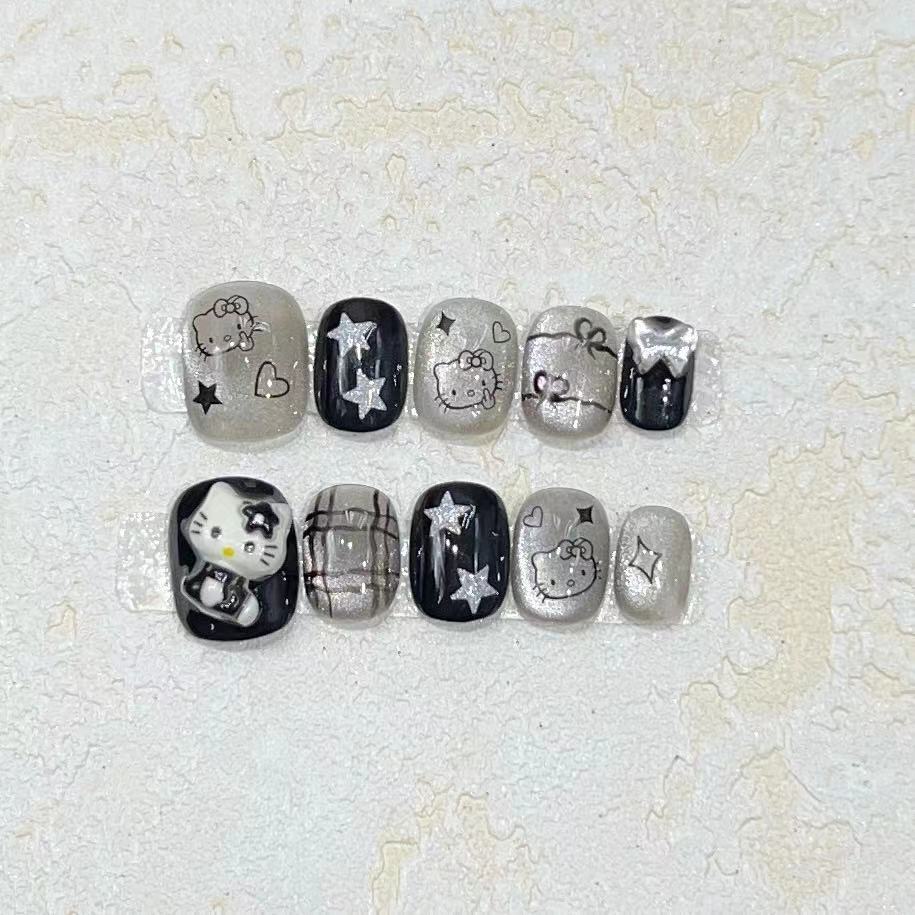 Spaß und verspieltes Press-On Nail Set mit Cartoon-Accents Brehn