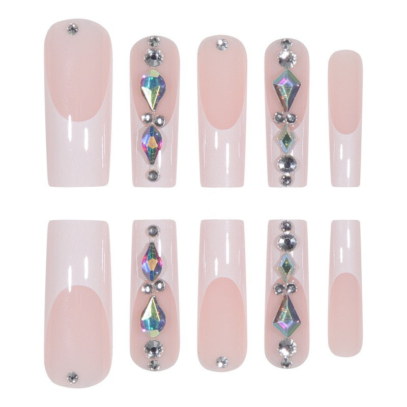 Kunstnagelset mit glamourösen Strass- und 3D-Verzierungen Brehn