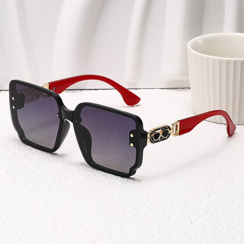 Damen oversized Sonnenbrille mit eleganten goldenen Details Brehn