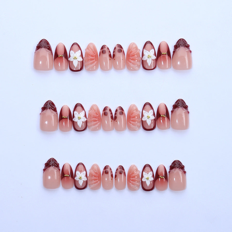 Kunstnagelset mit floralen 3D-Applikationen und eleganter Farbverlaufsgestaltung Brehn