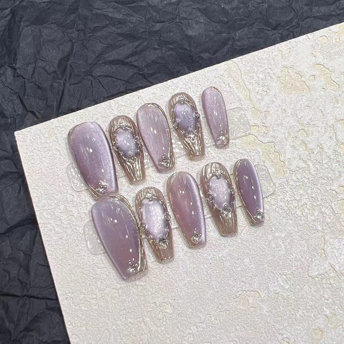 Künstlerische Press-On Nageldesigns Brehn