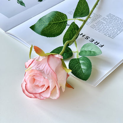 Realistische künstliche Rosenstängel