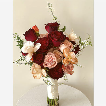 Luxuriöser floral Brautstrauß