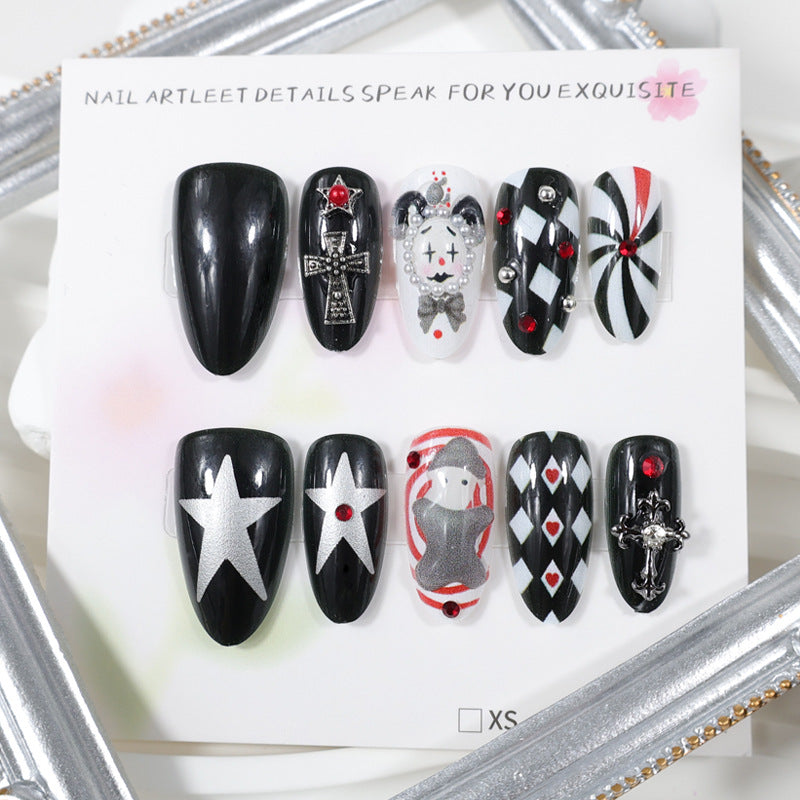 Kunstnagelset mit kreativen Halloween-Motiven und eleganten Akzenten Brehn