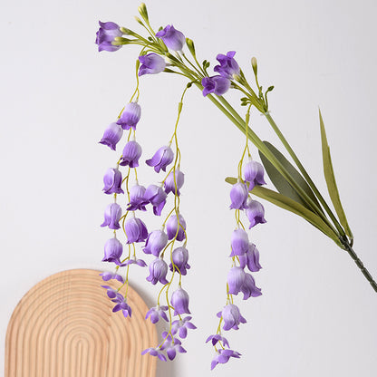 Schöne hängende Blumendekoration
