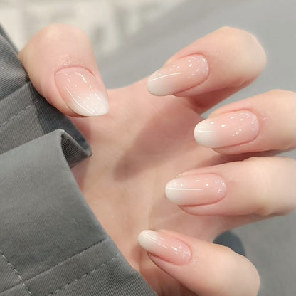 Stylisches Press-On Nagel-Set mit eleganten Glitzerakzenten Brehn